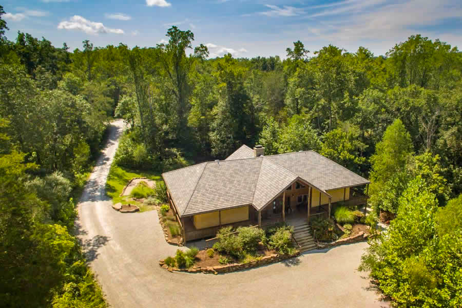 makanda inn overview in forest