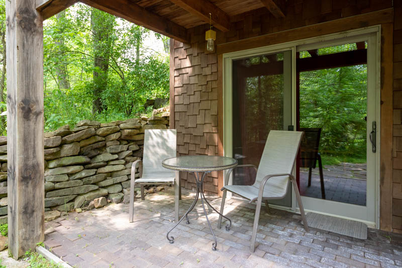 cottage sienna patio with chairs